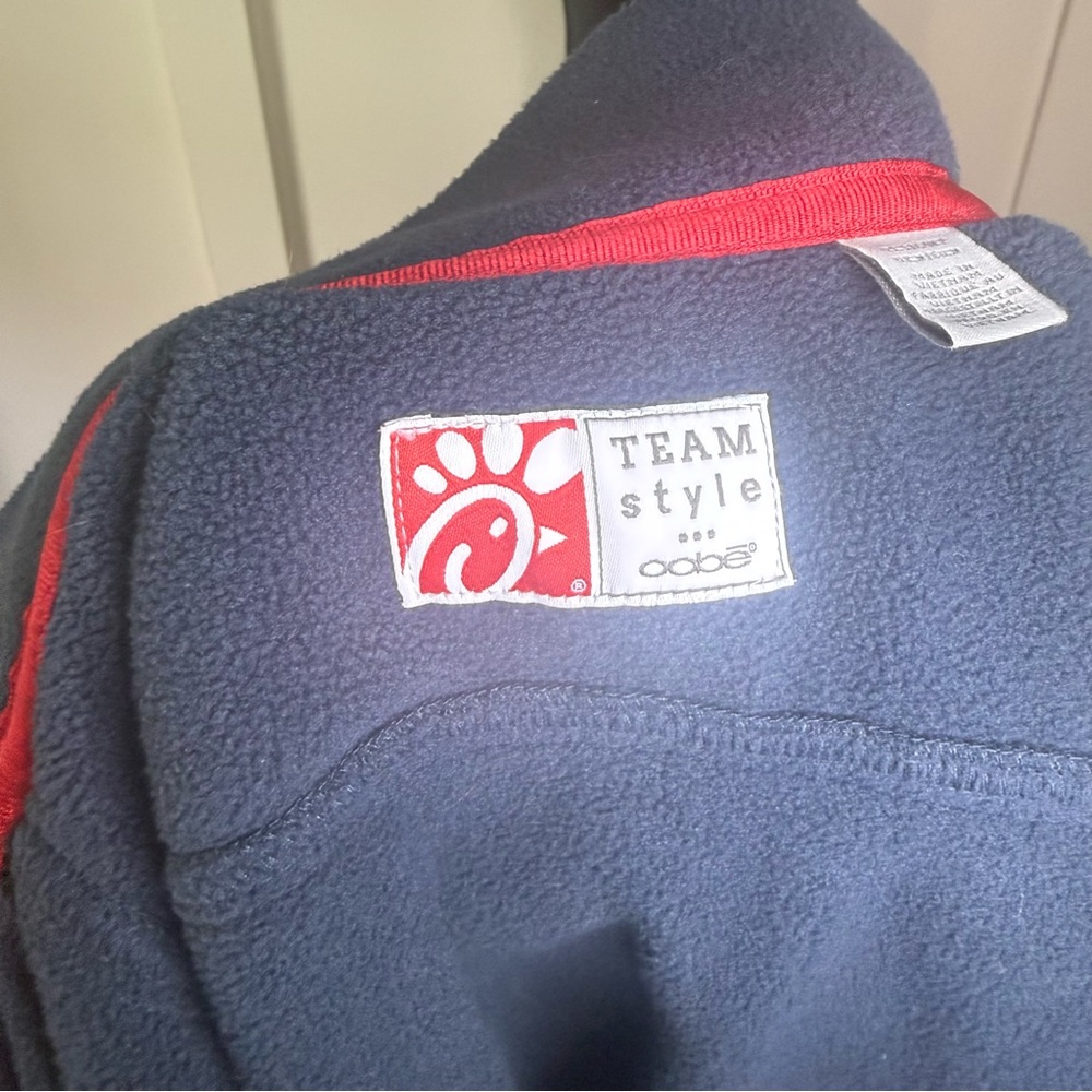 Chick-fil-A oobe Navy Zip-Up Fleece Jacket Women’s Small - Picture 4 of 5